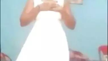 Sexy Desi accidentally flashes her XXX slit dancing in a white dress