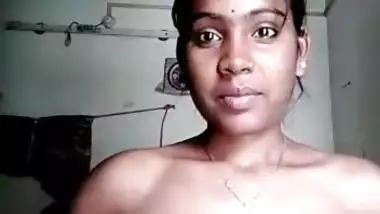 Desi Girl Shows her Boobs on Vc