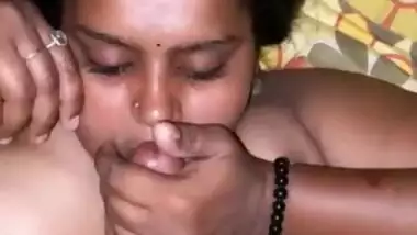 Sexy Bhabi Giving Blowjob
