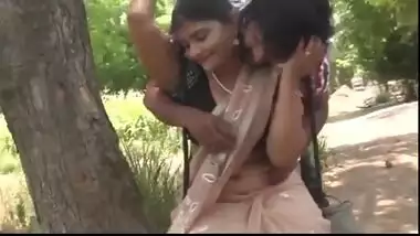 Cute desi slut romancing in desi outdoor sex mms