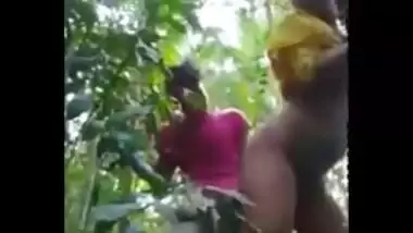 XXX porn Dehati Bhabhi sharing sex in the outdoors MMS