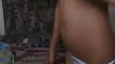 Indian young desi slim girl nude boobs