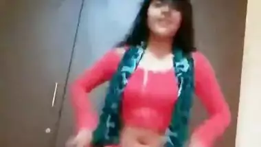 sexy desi babe shaking her hot belly