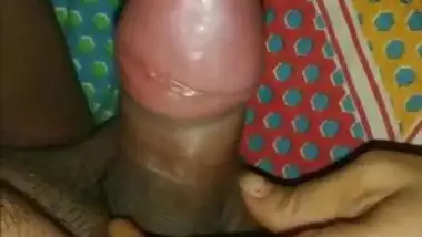Girlfriend’s passionate dick sucking act captured on cam