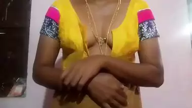 Desi milf – banana in vagina