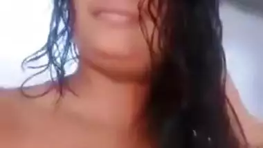 After shower long-haired Desi aunty shows XXX curves on the camera