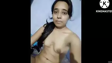 Cute Desi girl Shows her Boobs and Pussy