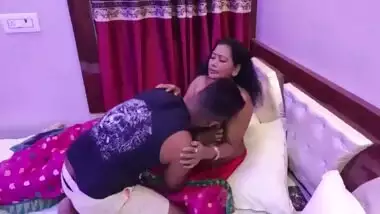 Aunty hires a gigolo for her enjoyment – Indian aunty sex