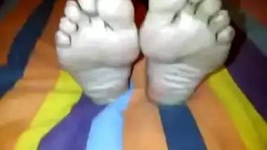 very mature Indian feet