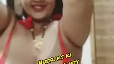 Super Busty Indian Wife Displaying Her Naughtiness