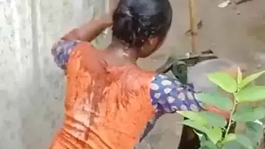 Desi Girl Nude Bath Video