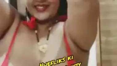 Curvy Desi MILF strikes sexy positions to show huge XXX breasts