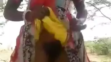 Rajasthan village aunty showing her hairy cunt