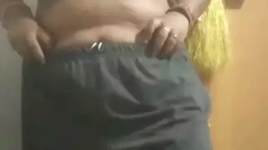 Desi bhabhi stripping and showing big boobs