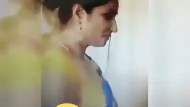 Desi scandal of a hot aunty sliding sari