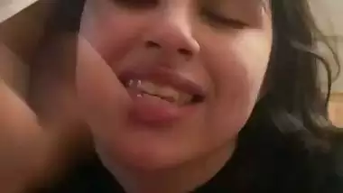 College girl’s erotic desi blowjob to her lover