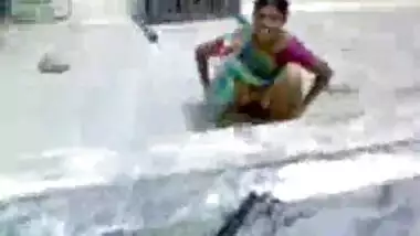 Village Aunty Showing Cunt In Terrace