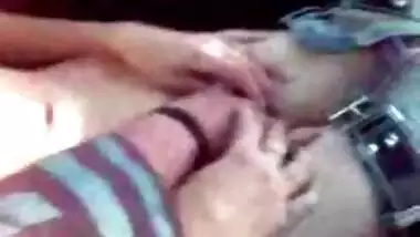 Hindi sex video of a college girl having outdoor fun in boyfriend’s car