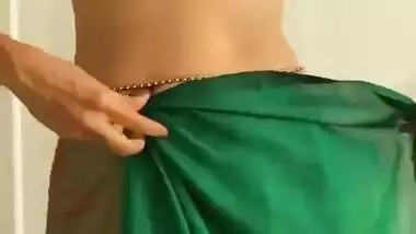 Indian Sexy Bhabhi Changing Saree