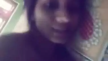 Exclusive- Cute Desi Girl Bathing On Video Call
