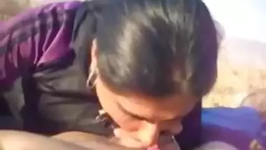 Desi cute girl sucking lover cock