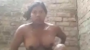 Village lady nude bath video