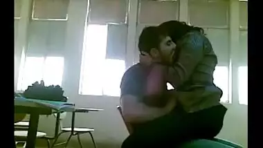 Indian porn tube MBA students’ foreplay blowjob