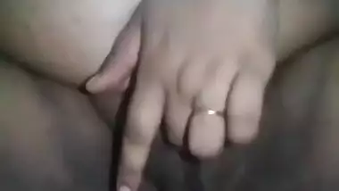 Desi sexy bhabi open her pussy