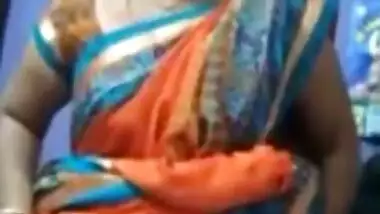 Desi Aunty Showing Pussy to BOOoss