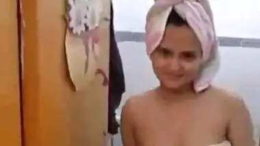 Honeymoon sex mms of lovely indian bhabhi pinky