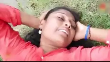 Indian bhabhi’s outdoor romance clip