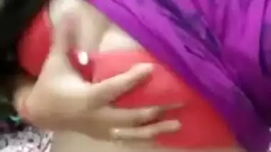 delhi teen soumya showing boobs