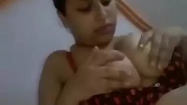 Bobby girl show boob