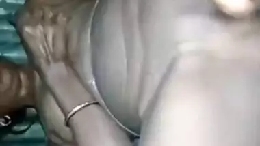 Bengali slum wife dildoing pussy with carrot