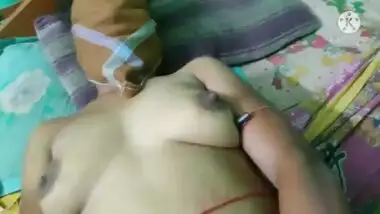 Desi wife fingerings with his pussy