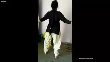 DESI INDIAN WIFE SEXY TEASING DANCE