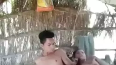 Desi mms clip of two naked Indian lovers caught relaxing outdoor