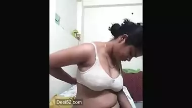 Desi village wife show her nice boobs