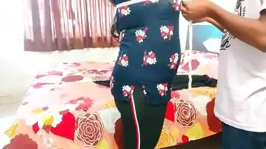 Tailor Ko Chodne K Lie Majbur Kar Raha Hai Bhabhi