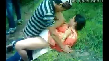 Mature bhabhi enjoys outdoor threesome with two strangers