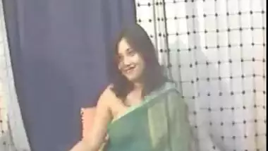 Desi Girl In Green Sari - Movies.