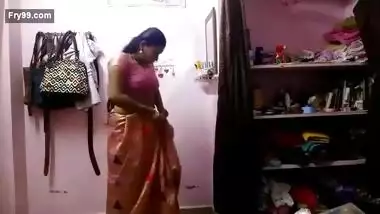 Desi village bhabi change her dress