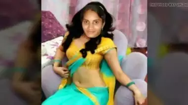 Desi hot girl loud mounig 