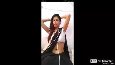 Desi aunty very hot navel show live chat