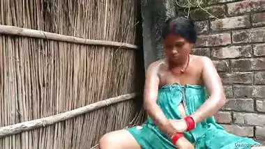 Desi Village Bhabhi Cock Sucked While Outdoor Bathing and Drunk Cum