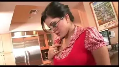 sunny leone in her kitchen feeling horny masturbating