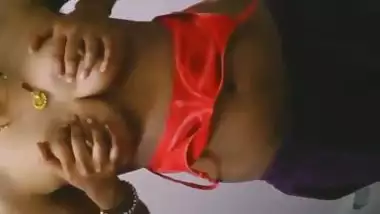 Indian Hot Bhabhi - Nipple Show xxx Video Hindi