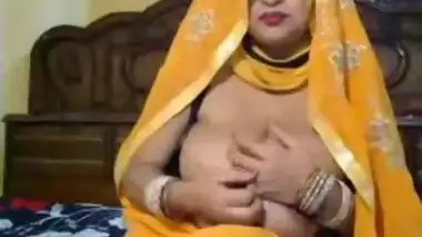 BIG BOOBBY DESI BHABHI SHOWING FULL NUDE