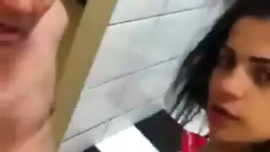 Delhi babe enjoys her sugar daddy’s dick in the Indian xxx