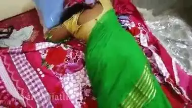 Sexy babhi in green saree with big ass